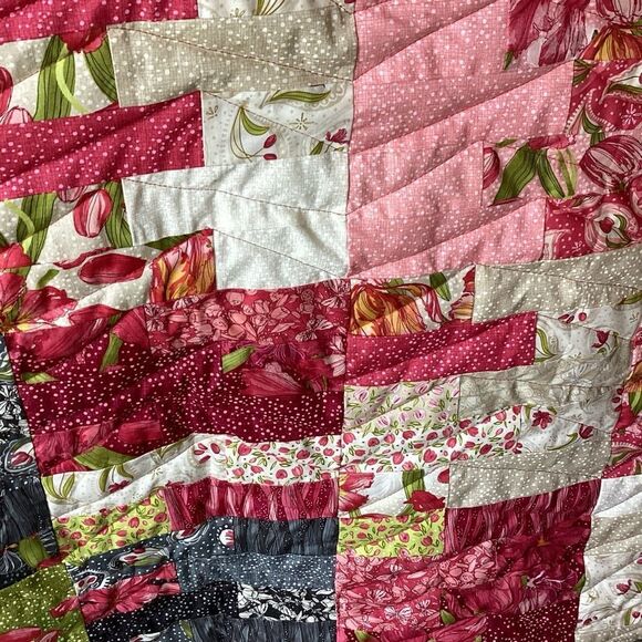 Hand Crafted Tulip Tango Quilt - Picture 2 of 16